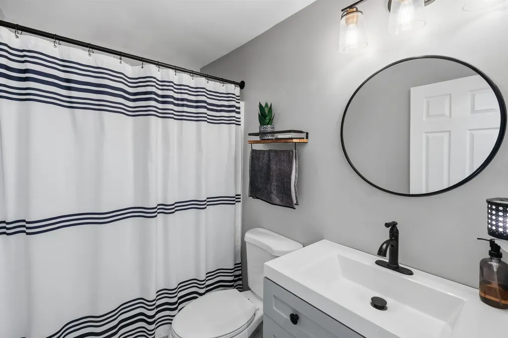 5 Imperial Drive Londonderry NH 03053