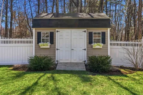 5 Imperial Drive Londonderry NH 03053