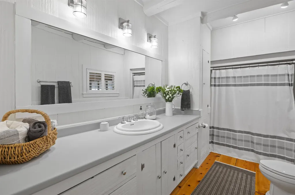 64 Kingston Road Exeter NH 03833