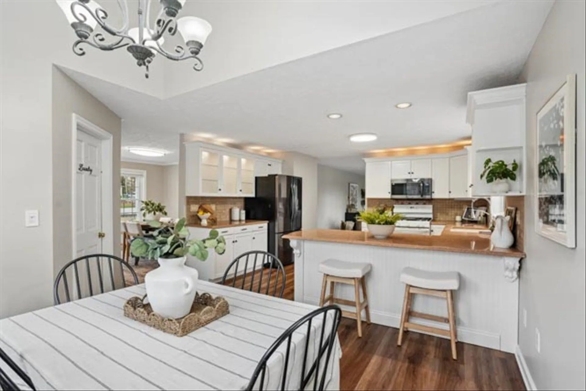 137 Peele Road Nashua NH 03062