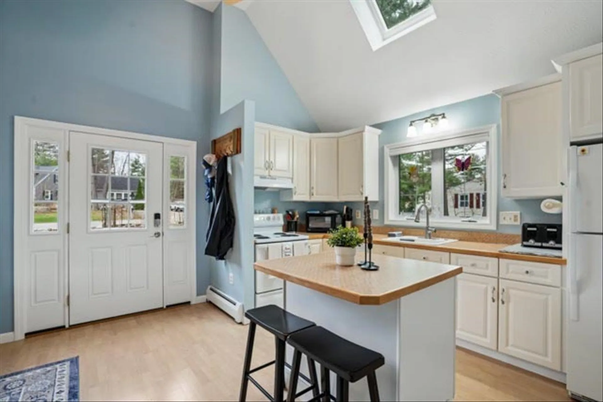 137 Peele Road Nashua NH 03062