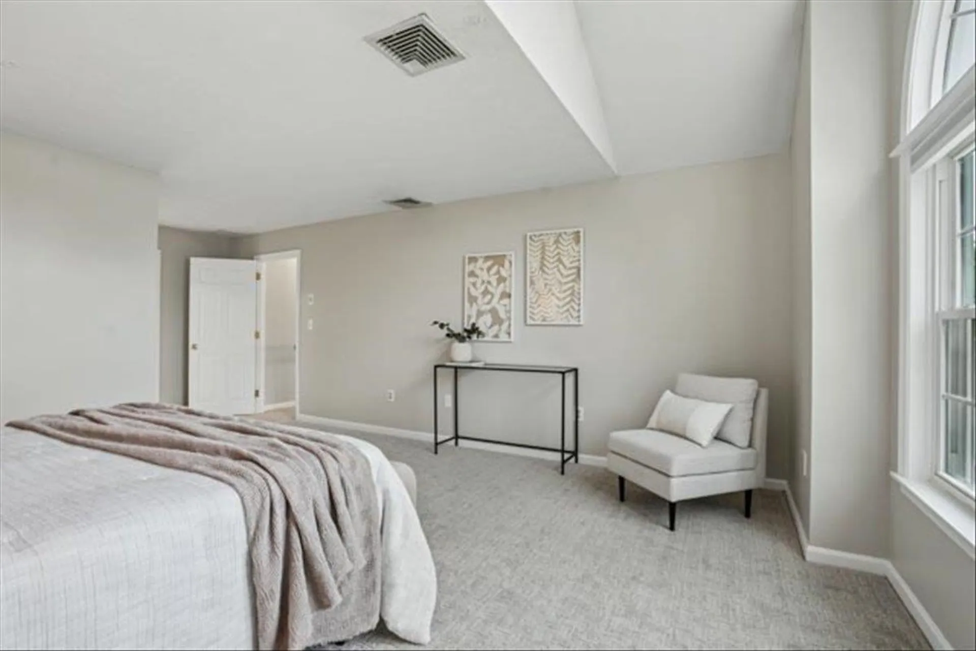 137 Peele Road Nashua NH 03062
