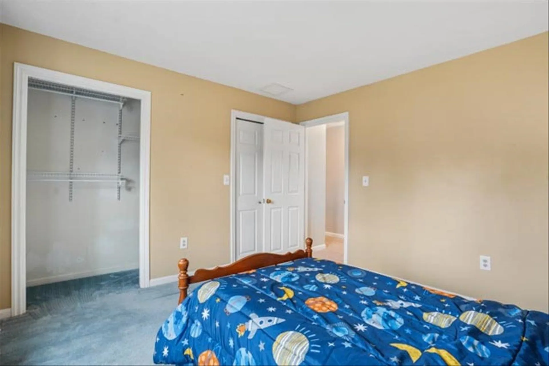 137 Peele Road Nashua NH 03062