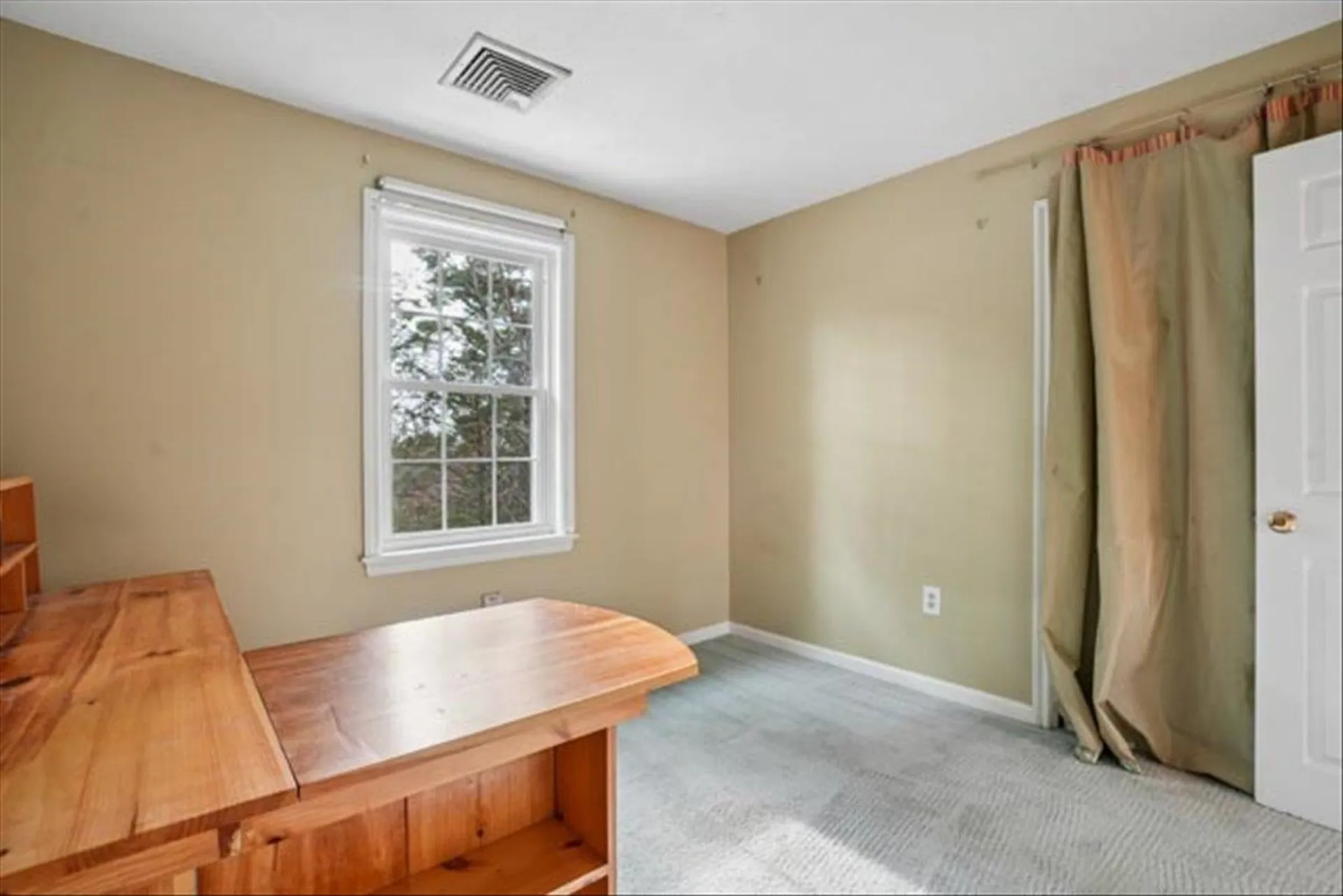 137 Peele Road Nashua NH 03062