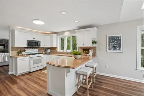137 Peele Road Nashua NH 03062