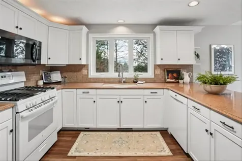 137 Peele Road Nashua NH 03062