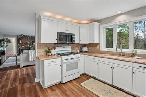 137 Peele Road Nashua NH 03062