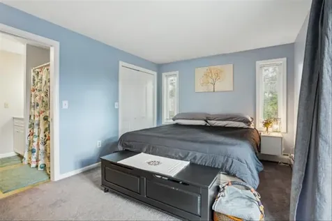 137 Peele Road Nashua NH 03062