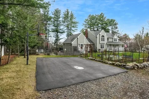 137 Peele Road Nashua NH 03062