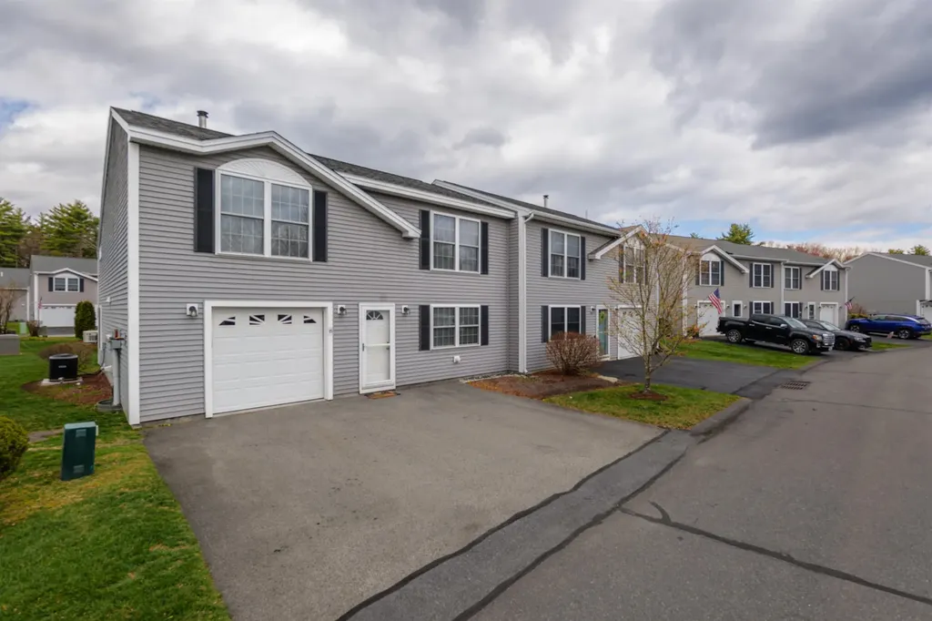15 Red Sox Lane Raymond NH 03077