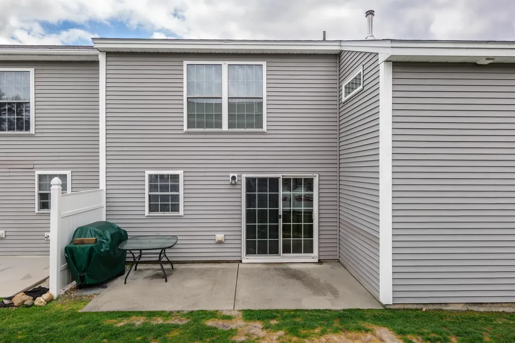 15 Red Sox Lane Raymond NH 03077