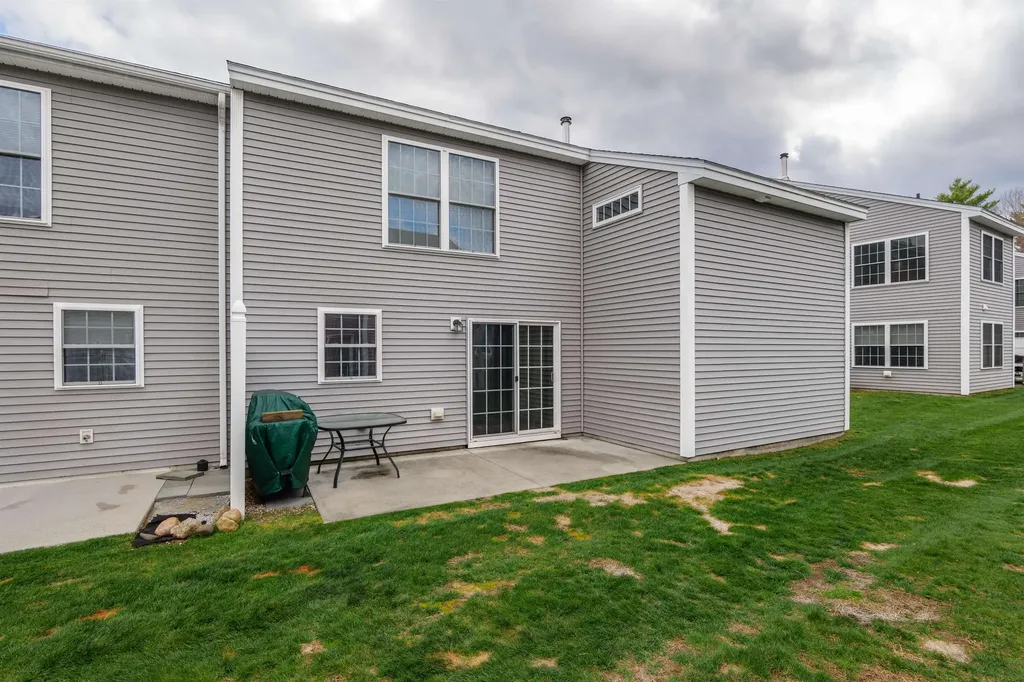 15 Red Sox Lane Raymond NH 03077