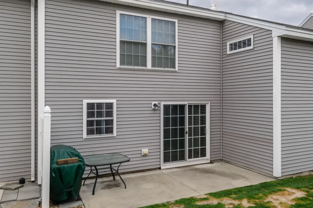 15 Red Sox Lane Raymond NH 03077