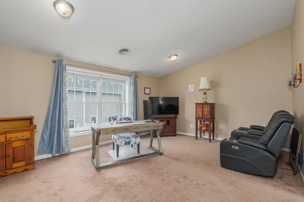 15 Red Sox Lane Raymond NH 03077