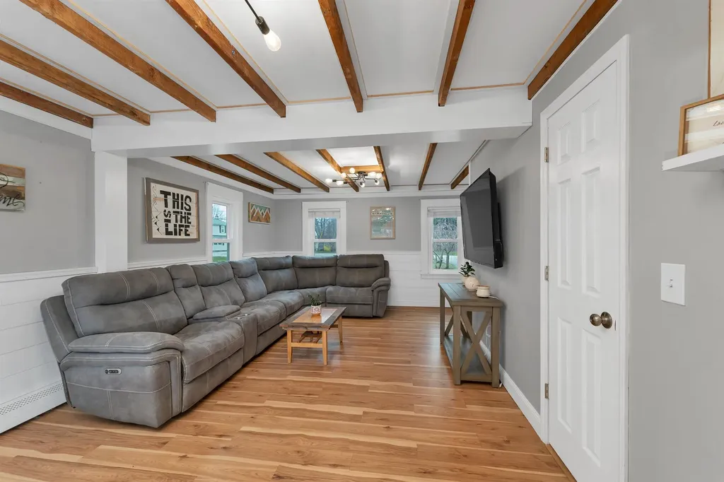 8 Beauview Street Rochester NH 03867