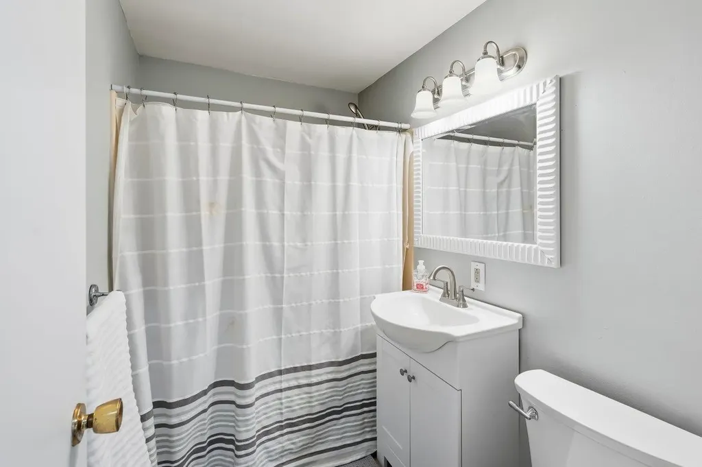 21 Gary Lane Exeter NH 03833