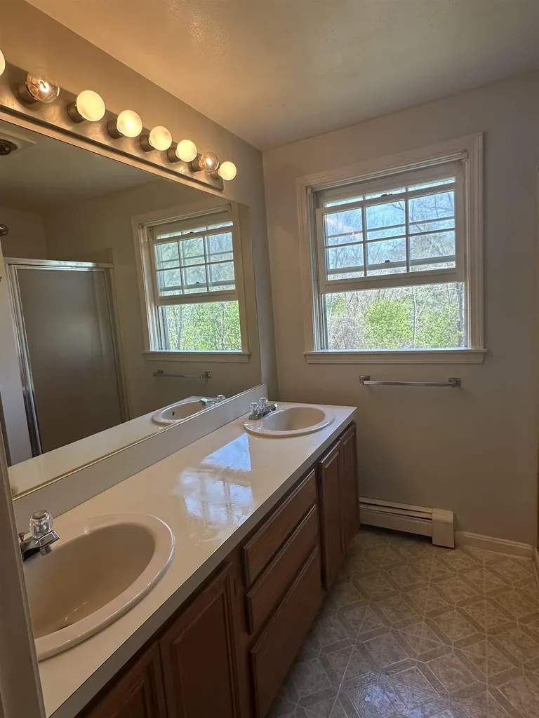 18 Sullivan Court Salem NH 03079