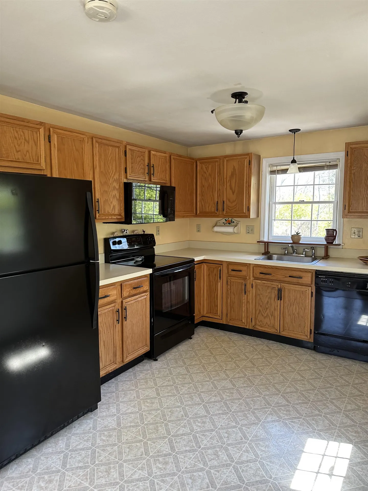 18 Sullivan Court Salem NH 03079