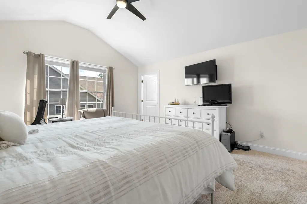 2 Strawberry Lane Hooksett NH 03106