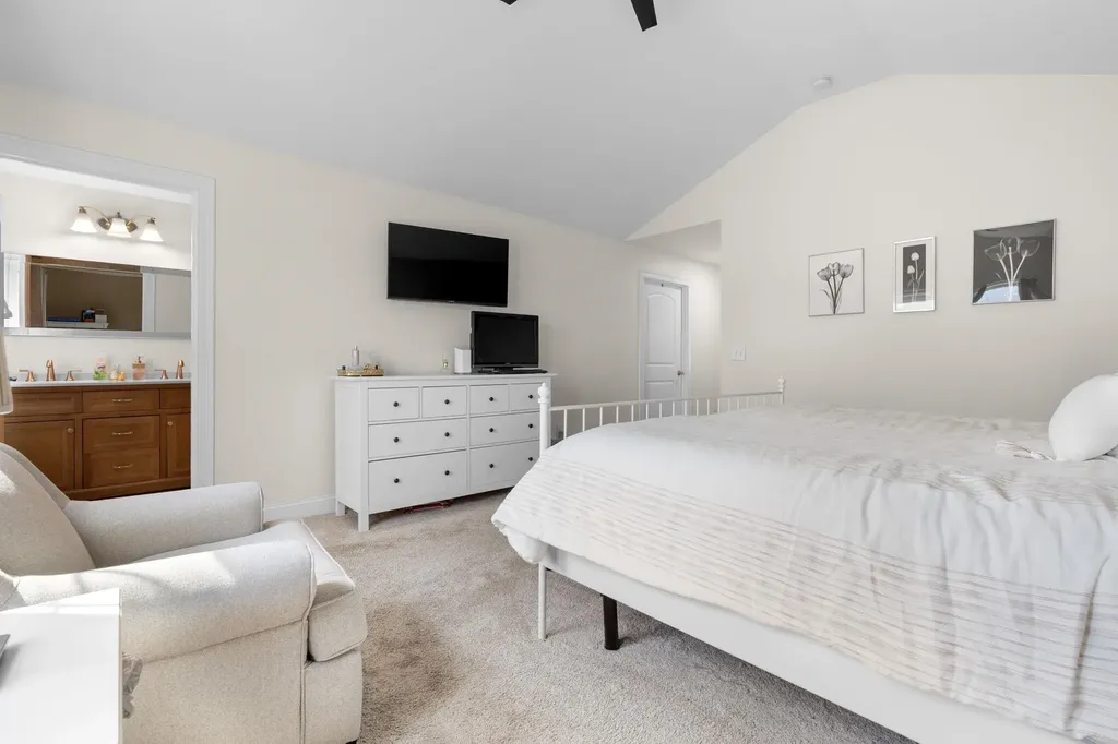 2 Strawberry Lane Hooksett NH 03106