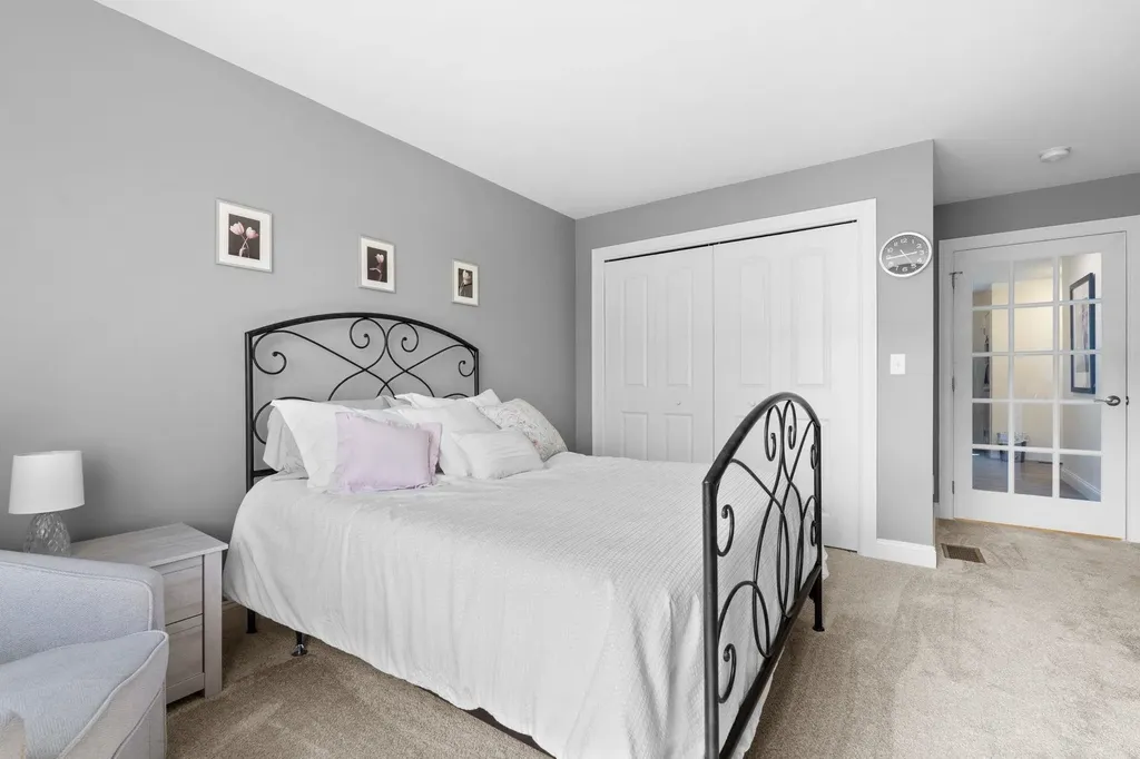 2 Strawberry Lane Hooksett NH 03106