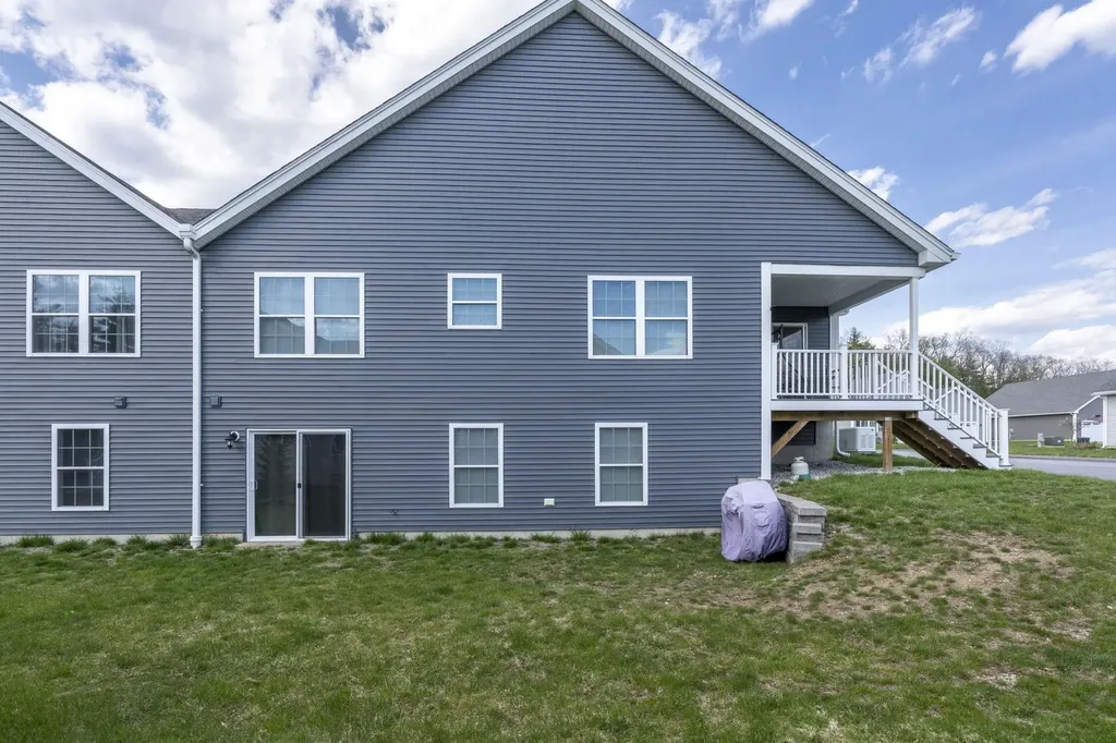 2 Strawberry Lane Hooksett NH 03106