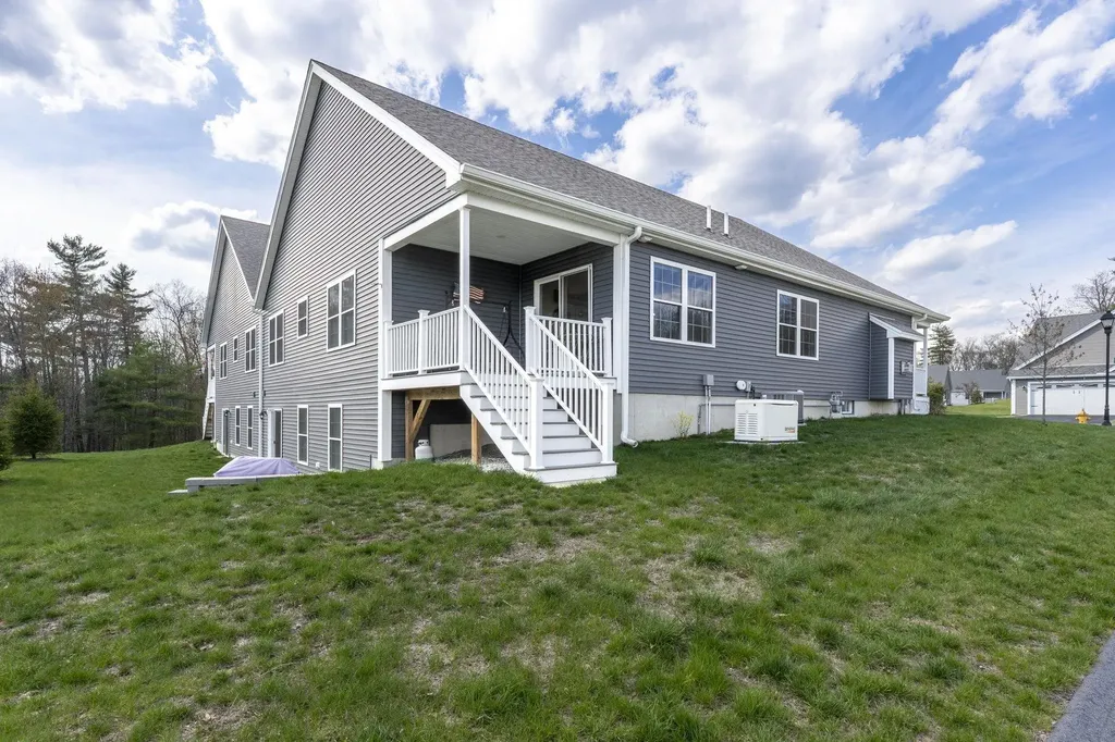 2 Strawberry Lane Hooksett NH 03106