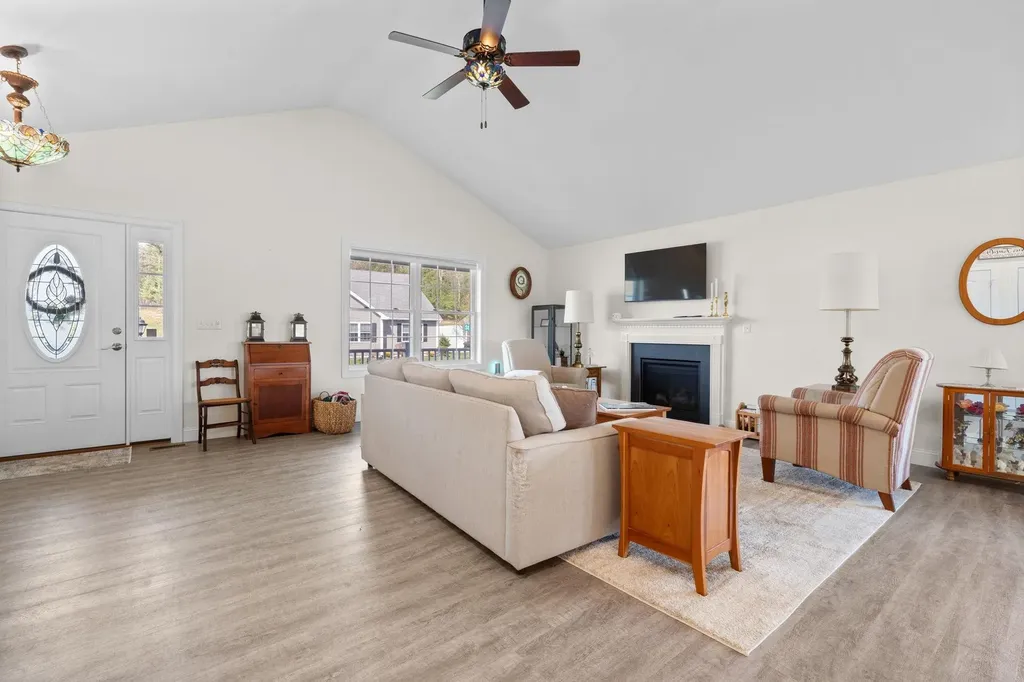 2 Strawberry Lane Hooksett NH 03106
