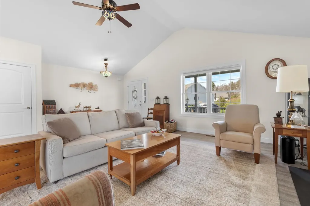 2 Strawberry Lane Hooksett NH 03106