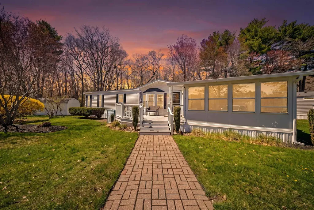 24 Granite Drive North Hampton NH 03862