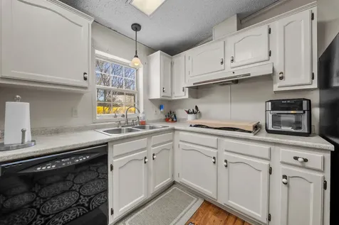 24 Granite Drive North Hampton NH 03862