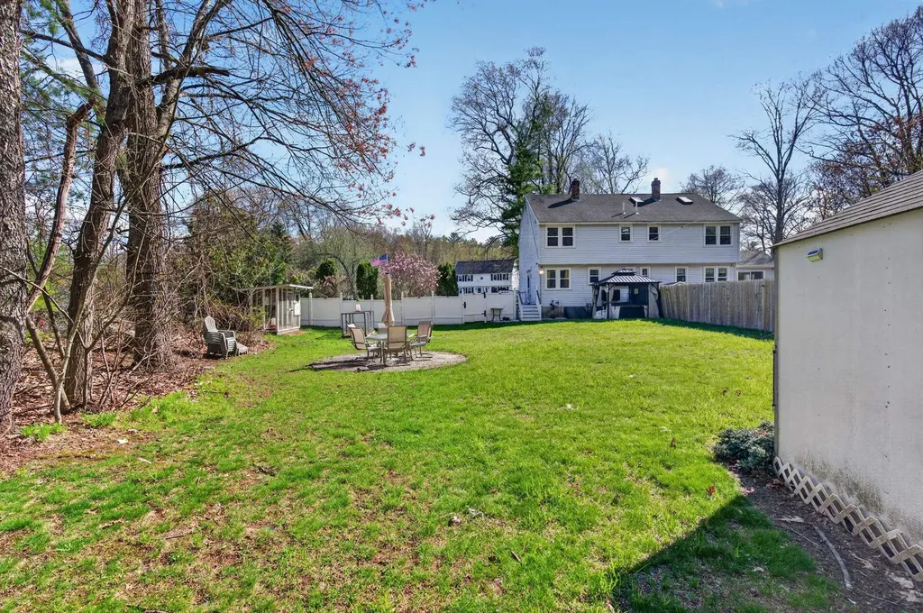 23 Juniper Road Derry NH 03038