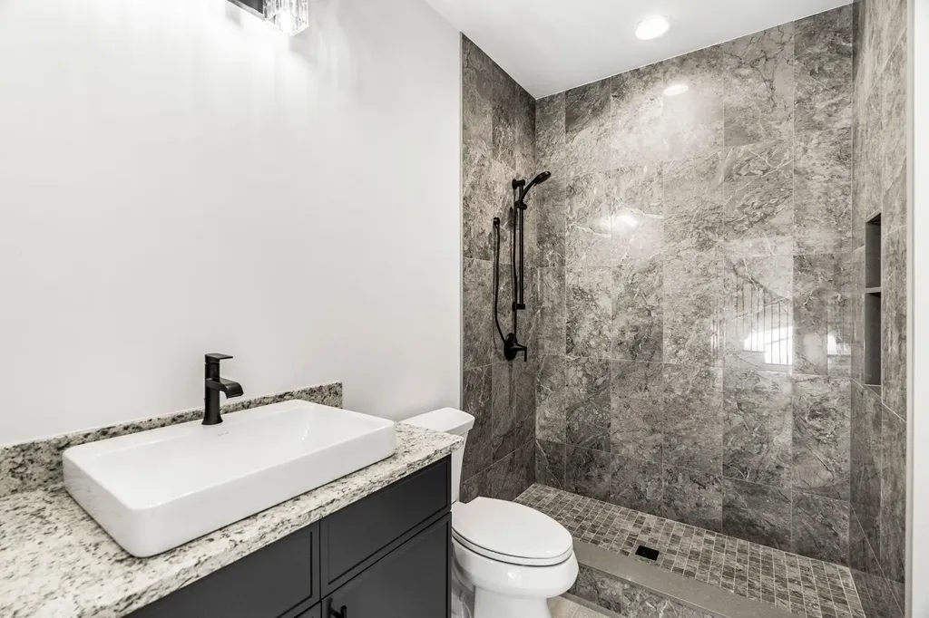 7 Lily Lane Londonderry NH 03053