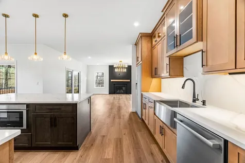 7 Lily Lane Londonderry NH 03053