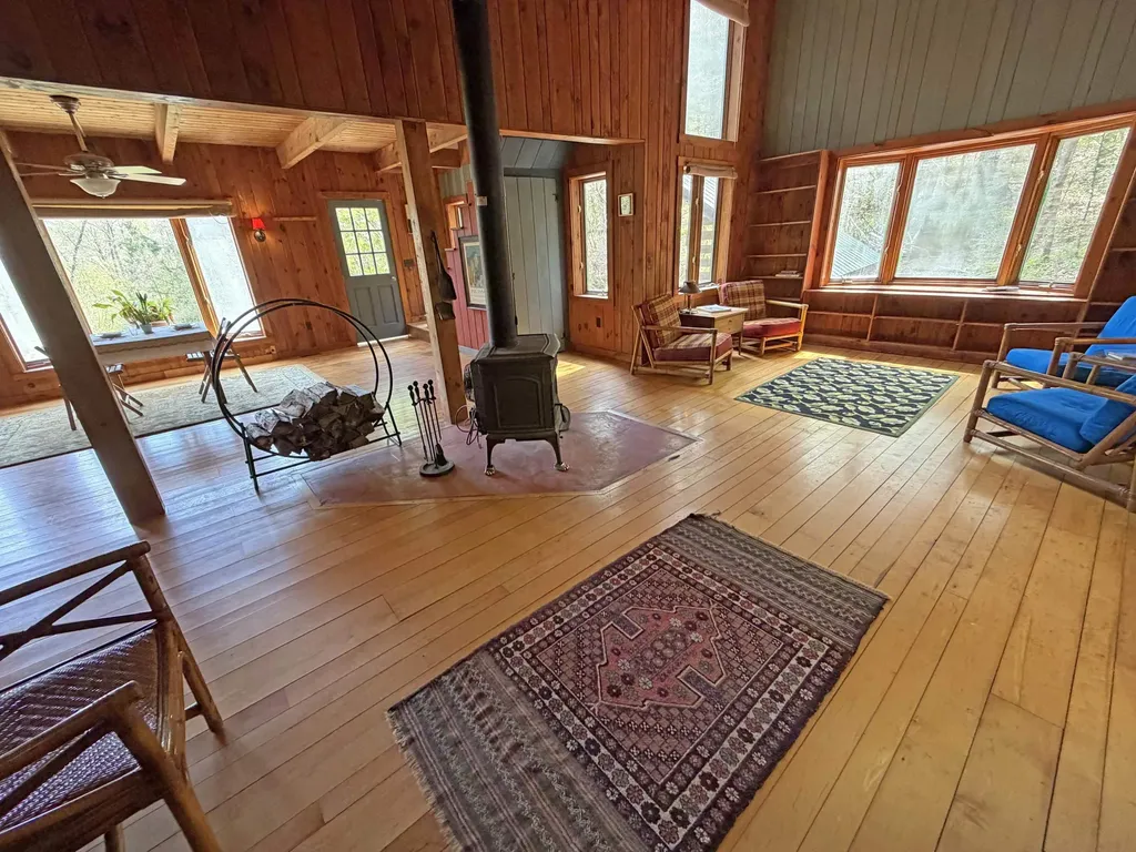 92 Wardon Road Putney VT 05346