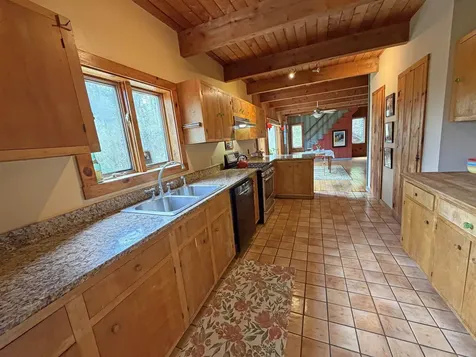 92 Wardon Road Putney VT 05346