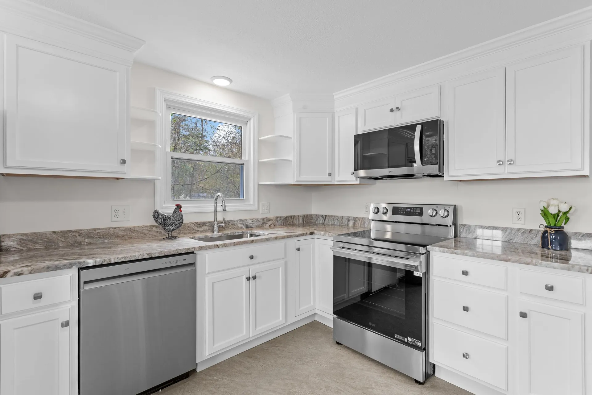 12 Hemlock Street Hudson NH 03051