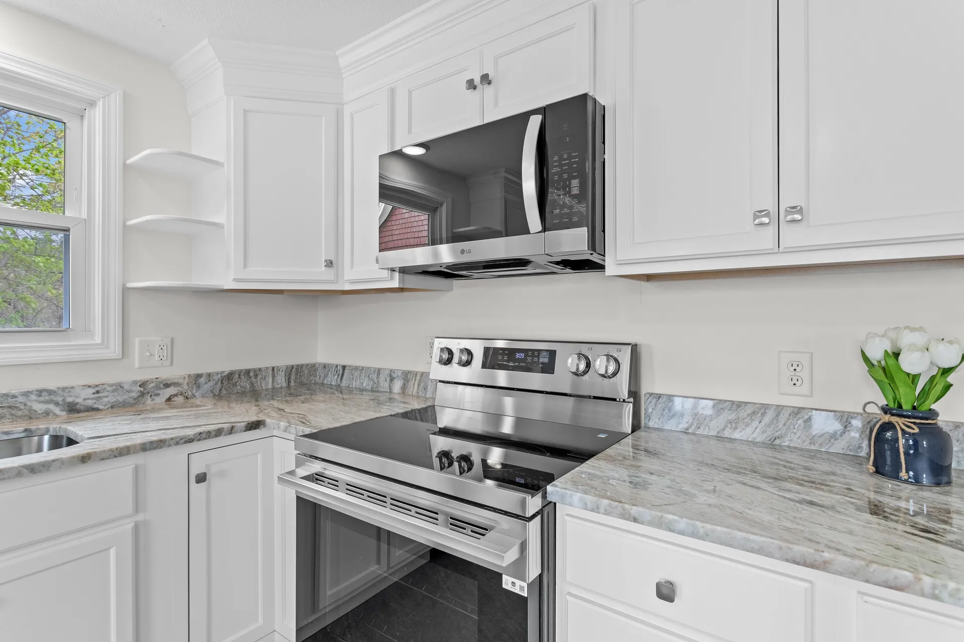 12 Hemlock Street Hudson NH 03051