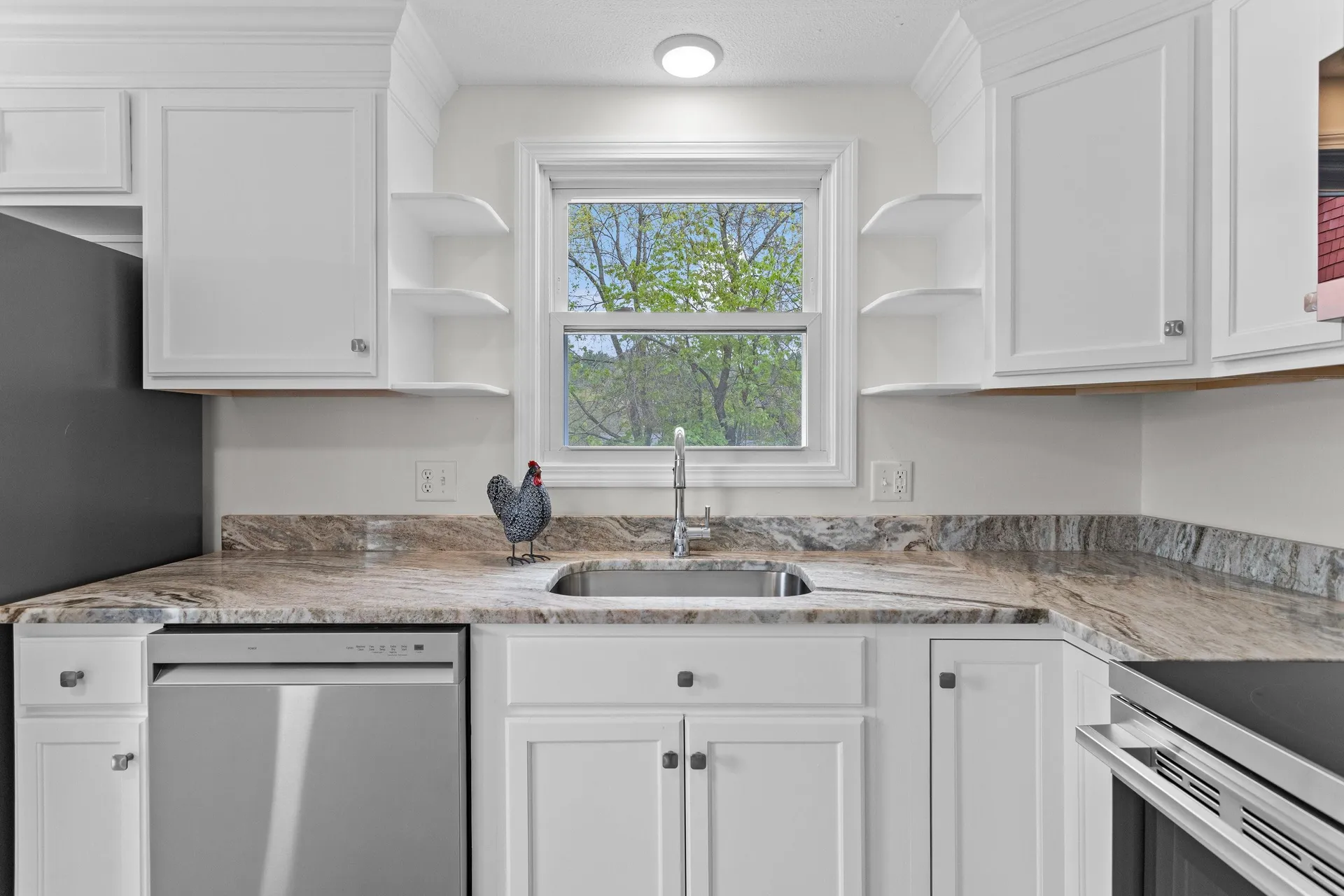 12 Hemlock Street Hudson NH 03051