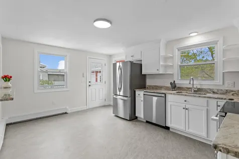 12 Hemlock Street Hudson NH 03051