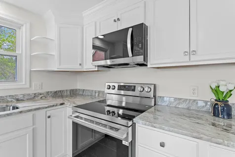 12 Hemlock Street Hudson NH 03051