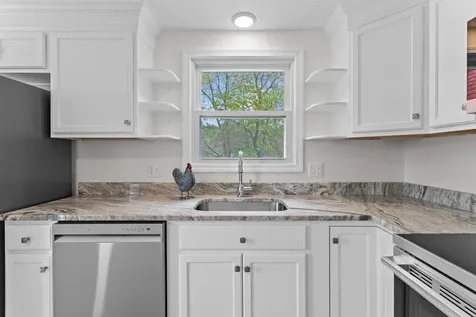 12 Hemlock Street Hudson NH 03051