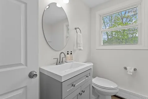 12 Hemlock Street Hudson NH 03051