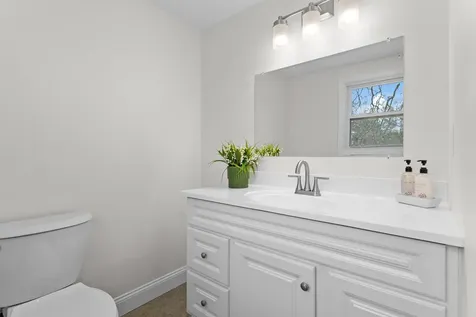 12 Hemlock Street Hudson NH 03051