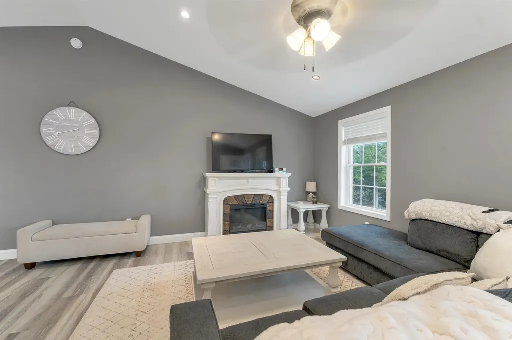 123 Parade Road Barnstead NH 03218