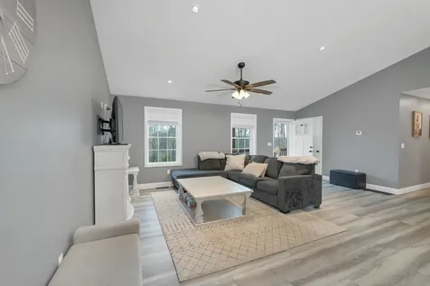 123 Parade Road Barnstead NH 03218