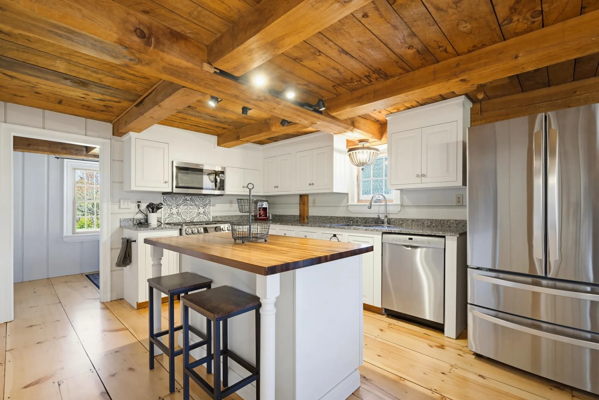 6 Fifield Lane Stratham NH 03885