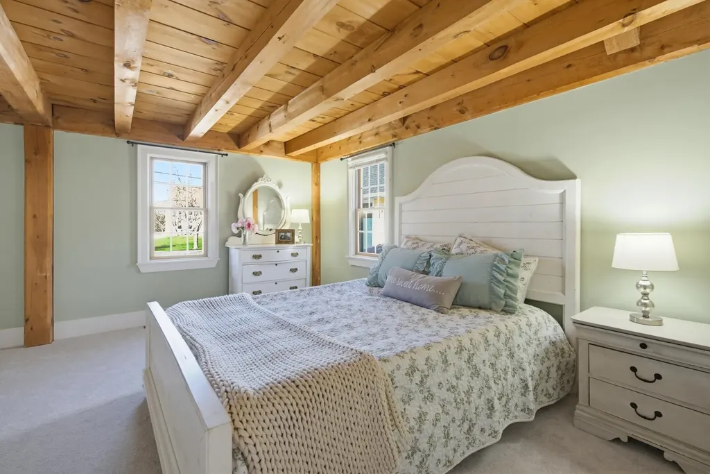 6 Fifield Lane Stratham NH 03885