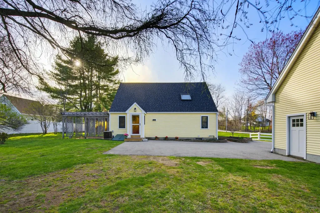 6 Fifield Lane Stratham NH 03885