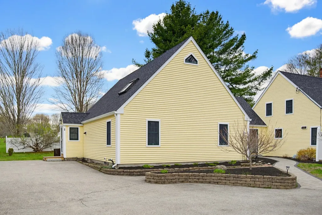 6 Fifield Lane Stratham NH 03885